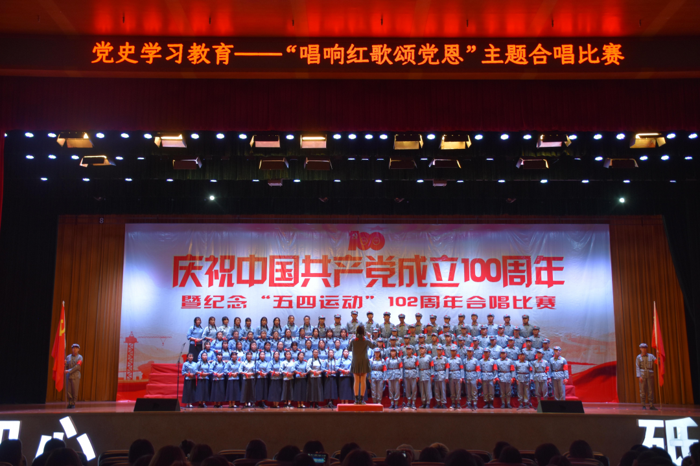  诺伊尔失误送大礼，拜仁憾平法兰克福  